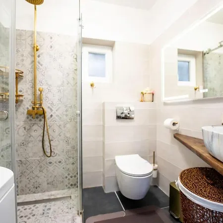 Baroque Art With Pool Sauna Gym Villa *