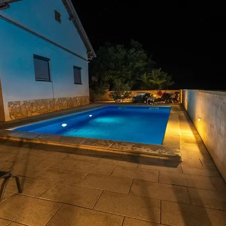 Baroque Art With Pool Sauna Gym * Pridraga