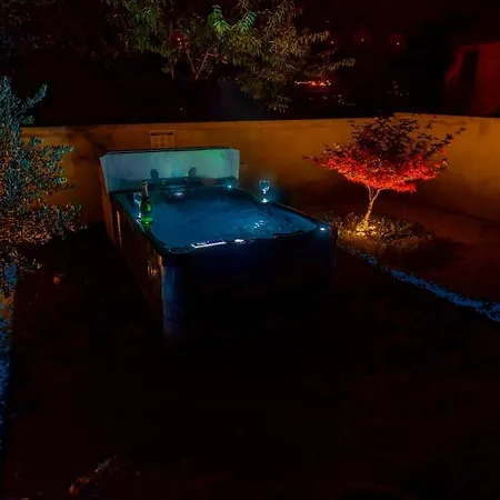 Baroque Art With Pool Sauna Gym Villa