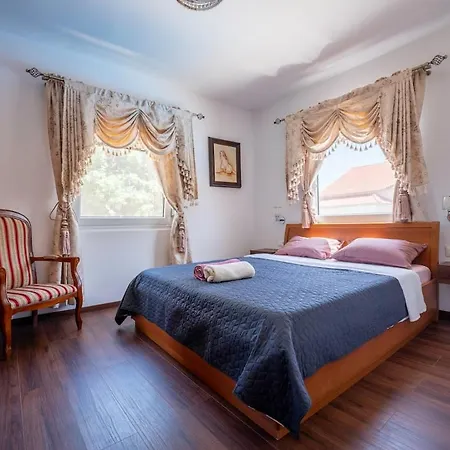 Villa Baroque Art With Pool Sauna Gym