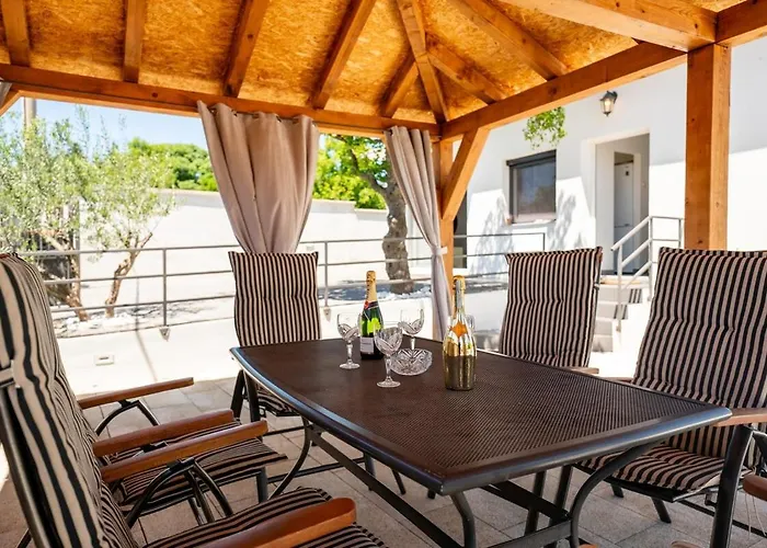 ヴィラ Baroque Art With Pool Sauna Gym Pridraga