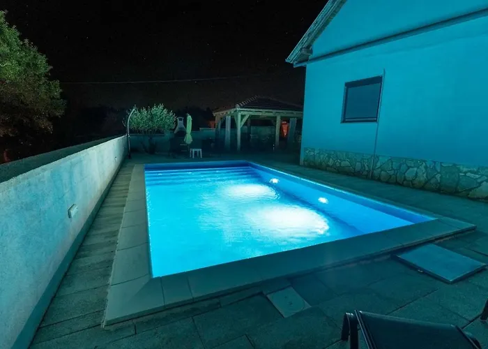 Baroque Art With Pool Sauna Gym ヴィラ Pridraga