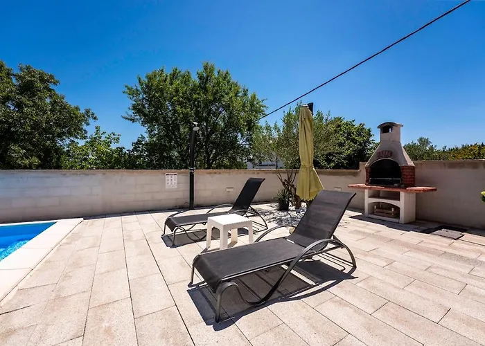 Baroque Art With Pool Sauna Gym Pridraga