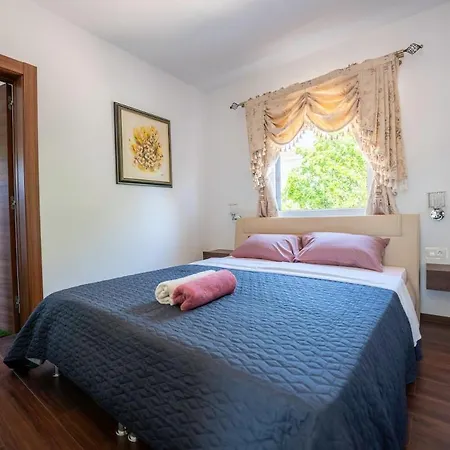 Baroque Art With Pool Sauna Gym *