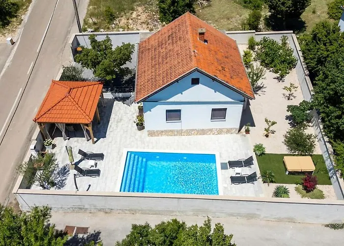 Baroque Art With Pool Sauna Gym Pridraga