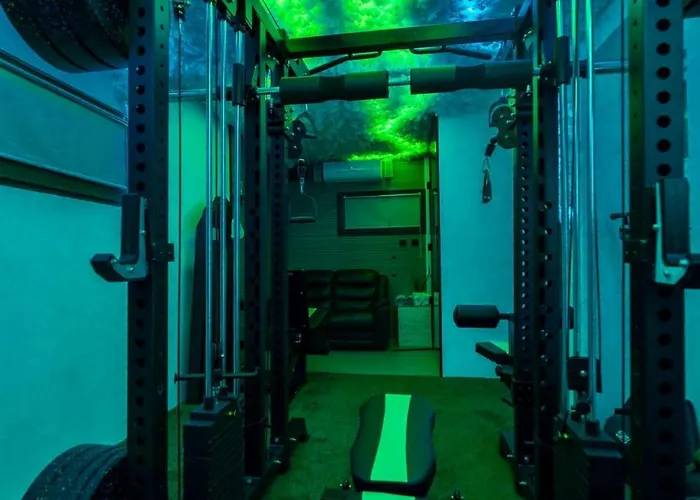 וילה Baroque Art With Pool Sauna Gym *