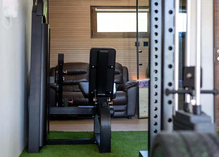 וילה Baroque Art With Pool Sauna Gym