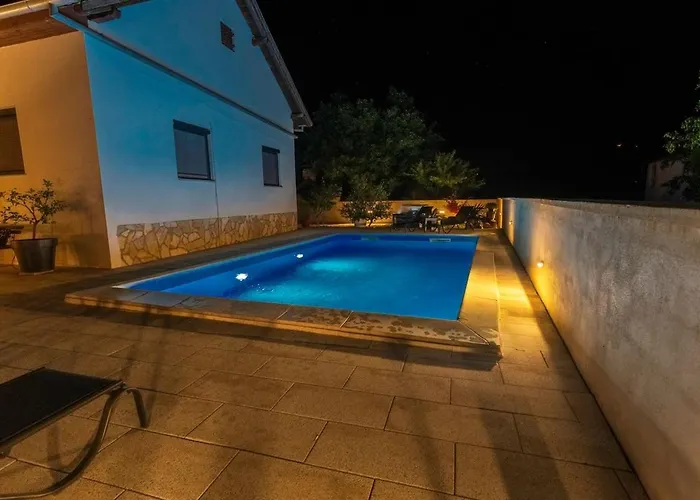 Baroque Art With Pool Sauna Gym * Pridraga