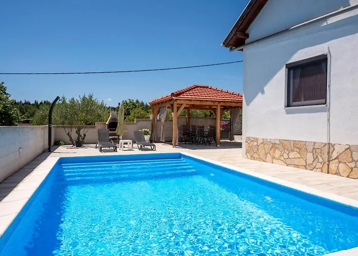 Baroque Art With Pool Sauna Gym