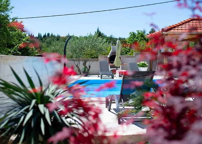 Baroque Art With Pool Sauna Gym * Pridraga