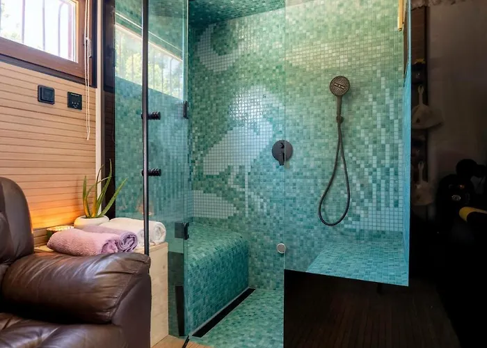 Baroque Art With Pool Sauna Gym וילה *