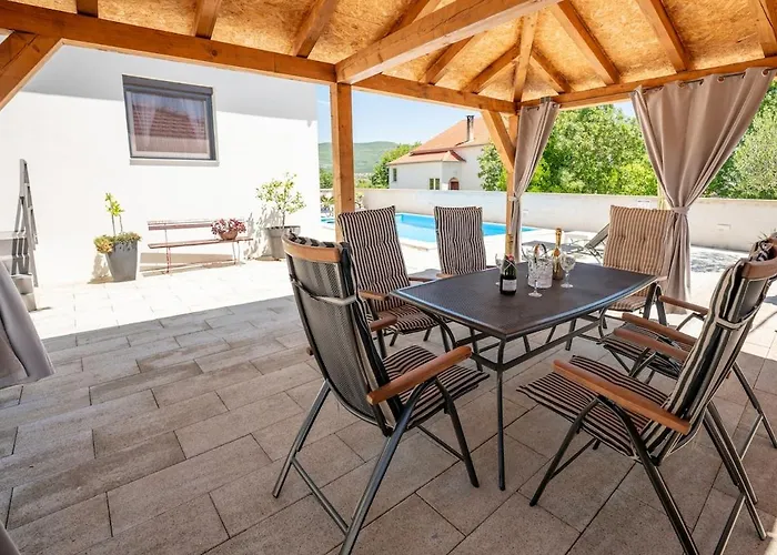 וילה Baroque Art With Pool Sauna Gym *