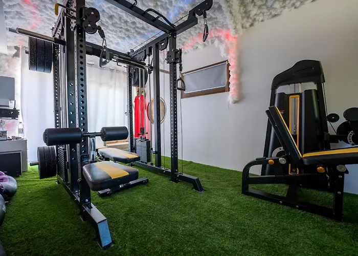 וילה Baroque Art With Pool Sauna Gym *