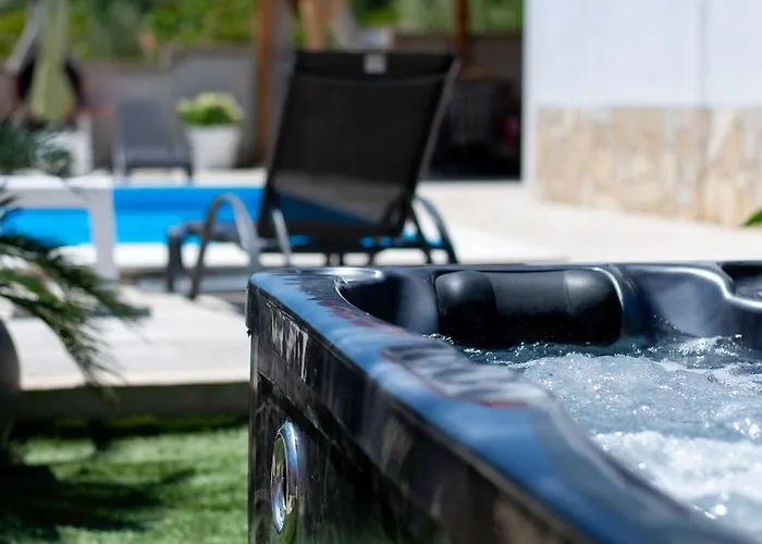 Baroque Art With Pool Sauna Gym וילה Pridraga